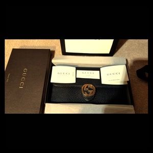 SOLD Gucci interlocking G cross body clutch